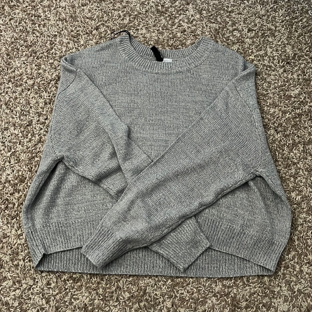 Cropped Divided H&M Grey Sweater NEVER WORN